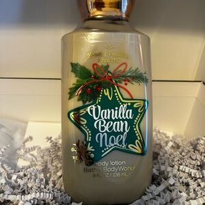 Bath & Body Works Vanilla Bean Noel Body Lotion - Cream with Green Star Accent